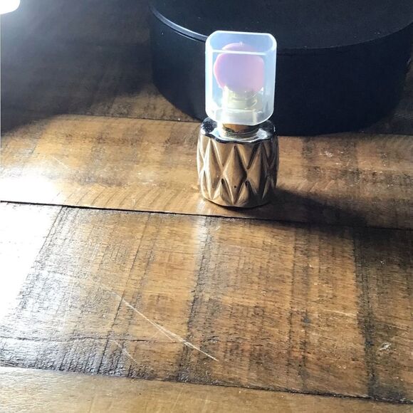 Miu Miu Mini 0.25 oz perfume - Picture 4 of 5